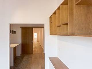 Reforma integral de una vivienda en el Eixample modernista, HELVETIC DESIGN PROPERTIES HELVETIC DESIGN PROPERTIES Living room