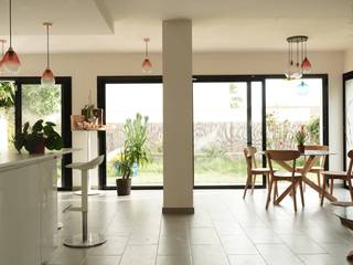 Minimalista: Diseño de Interiores y Muebles a Medida, MuDD architects MuDD architects Living room Ceramic