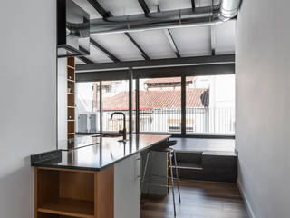 Penthouse in Valencia, tambori arquitectes tambori arquitectes Cozinhas embutidas