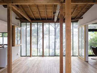 Muebles y Accesorios de Madera Sostenible a Medida, MuDD architects MuDD architects Minimalist dining room Plywood