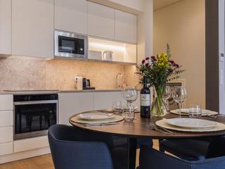 Cozinhas em Lioz - Prima Collection - São Nicolau 119 Luxury Apartments, Manuel & Cardoso-Pedras Naturais e Compostos Manuel & Cardoso-Pedras Naturais e Compostos Built-in kitchens Limestone