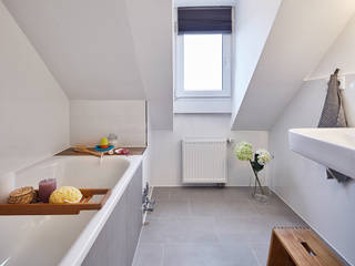 Dachgeschosswohnung, Home Staging Bavaria Home Staging Bavaria Salle de bain moderne
