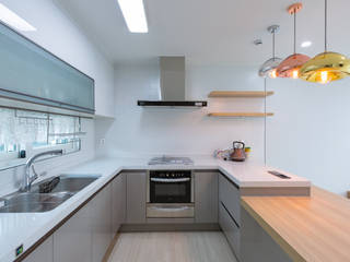 일몰이면 노을빛으로 물드는 복층전원주택, 한글주택(주) 한글주택(주) Modern Kitchen Grey
