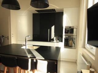 BORDEAUX MALBEC - Rénovation complète d’un 40 m2 et transformation d’une cave en chambre, SAB & CO SAB & CO Modern kitchen
