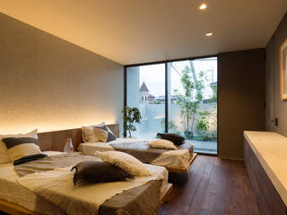 House IS, 小島光晴建築設計事務所 小島光晴建築設計事務所 Modern style bedroom Wood Wood effect