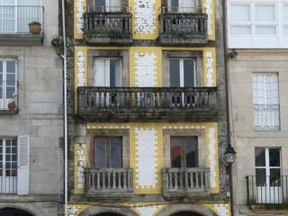 Rehabilitación de edificio en el casco histórico de Ribadavia (Ourense), CHAO ARQUITECTOS CHAO ARQUITECTOS Mehrfamilienhaus Granit