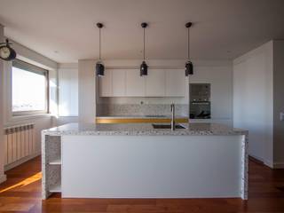 Residência Privada - Porto, RMC | Eurosurfaces RMC | Eurosurfaces Modern style kitchen