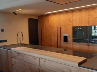 Reforma integral de un dúplex de 400 m2 en zona Tres Torres, HELVETIC DESIGN PROPERTIES HELVETIC DESIGN PROPERTIES Built-in kitchens