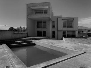 Moradia T4 com piscina, próximo da praia de Lavadores, BCimobiliária BCimobiliária Casas estilo moderno: ideas, arquitectura e imágenes