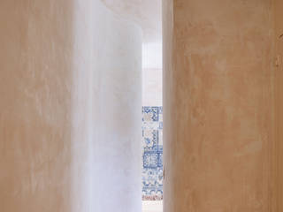 S Vicente Guesthouse II (2nd floor), CASCA CASCA Corredores, halls e escadas minimalistas Azulejo