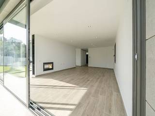 MP 13, Guillem Ros Studio Guillem Ros Studio Living room Engineered Wood Transparent