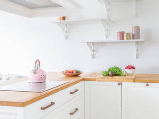 ROMANTYCZNE WNĘTRZE W ARTYSTYCZNYM DUCHU, Pracownia Architektury Wnętrz Decoroom Pracownia Architektury Wnętrz Decoroom Kitchen