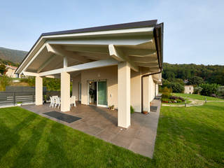 WOODEN, Flussocreativo Design Studio Flussocreativo Design Studio Moderner Balkon, Veranda & Terrasse