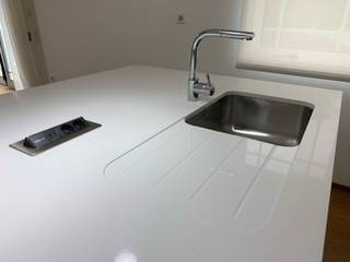 Projeto de cozinha toda lacado branco, ADN Furniture ADN Furniture KitchenBench tops Marble