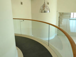 Channel set glass balustrades in heritage buildings , Ion Glass Ion Glass شرفة زجاج