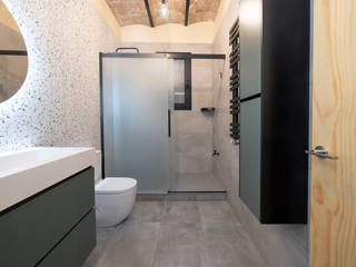 Cuarto de baño reformado en El Prat de Llobregat, Grupo Inventia Grupo Inventia Industriale Badezimmer Fliesen