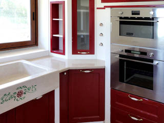 Cucina in muratura Falegnamerie Design Cucina in stile classico Legno Rosso