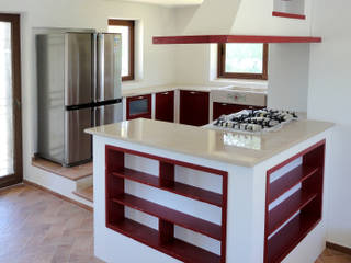 Cucina in muratura Falegnamerie Design Cucina in stile classico Legno Rosso