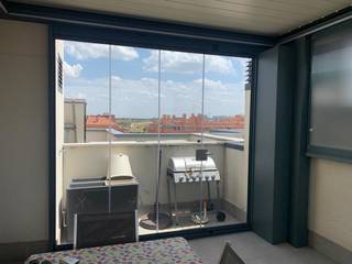 CORTINA DE CRISTAL Techosdemadrid Balcones y terrazas de estilo moderno