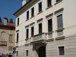 Palazzetto nobiliare a Bassano del Grappa, Eikon Eikon Ausgefallene Häuser Beige