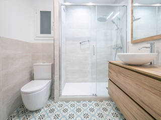 Reforma de cuarto de baño en calle Diputació (Barcelona), Grupo Inventia Grupo Inventia Mediterrane Badezimmer Fliesen