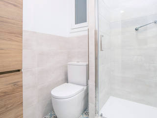 Reforma de cuarto de baño en calle Diputació (Barcelona), Grupo Inventia Grupo Inventia Mediterrane Badezimmer Fliesen