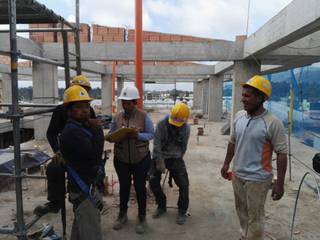 TORRE 1 CARULLA TERRANOVA, CUBICO INGENIERÍA Y CONSTRUCCIONES SAS CUBICO INGENIERÍA Y CONSTRUCCIONES SAS Floors Concrete