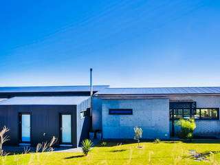 Modern Industrial Home, Veld Architects Veld Architects Casas ecológicas