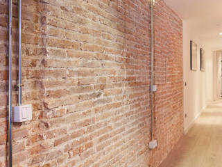 Reforma interior vivienda, Barceloneta. "Ronda", Au idò Arquitectura, S.L Au idò Arquitectura, S.L أرضيات