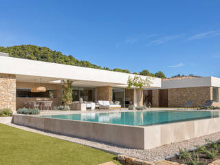 Casa en la Costa Brava, dom arquitectura dom arquitectura Mediterranean style balcony, veranda & terrace