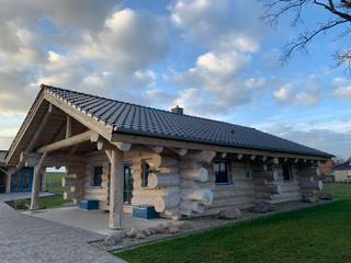 Ferienblockhäuser | Naturstamm-Ferienhäuser | Urlaub & Wochenende im Blockhaus, Holzbau Rustikal Holzbau Rustikal Log cabin Wood Wood effect