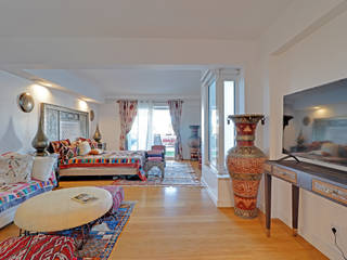 Quarto moderno e espaçoso homify Modern Bedroom Beds & headboards