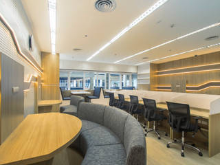 Mahidol Free lab, Modernize Design + Turnkey Modernize Design + Turnkey Modern Study Room and Home Office Wood Brown