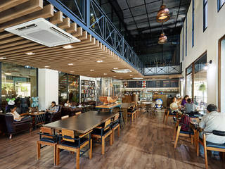 The M Cafe Phutthabucha, Modernize Design + Turnkey Modernize Design + Turnkey Nowoczesna jadalnia O efekcie drewna