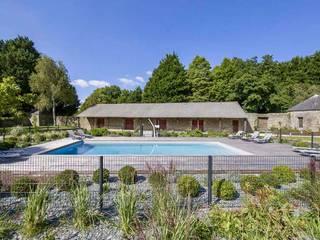 Pool-und Gartenanlage eines vier Sterne Hotel, Pool im Garten Pool im Garten Commercial spaces