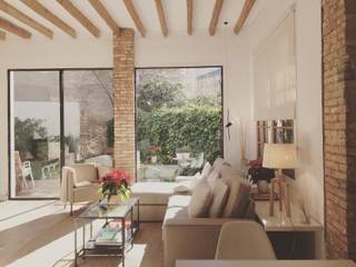 Chocolaita_Navarra, Sinergon Architecture & Asset Management Sinergon Architecture & Asset Management Living room Bricks