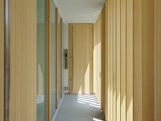清水の家-simizu, 株式会社 空間建築-傳 株式会社 空間建築-傳 Modern Corridor, Hallway and Staircase