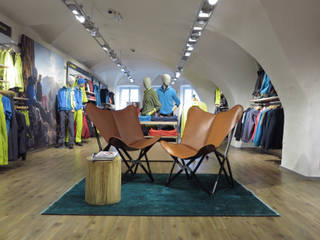 JACK WOLFSKIN, IDSTEIN (D): Fenby Tripolina Chairs, WEINBAUMS WEINBAUMS Koloniale Wohnzimmer Leder Grau