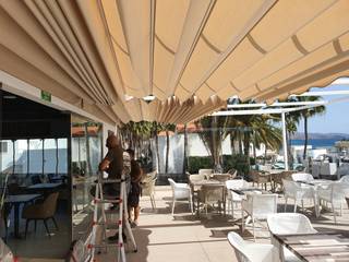 PERGOLA ANEAS - TERRAZAS FUNCIONALES PARA RESTAURANTES , PERSYMAR PERSYMAR Modern balcony, veranda & terrace Aluminium/Zinc