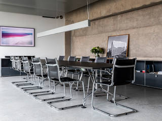 STADTBAU AG, LEIPZIG (D): Konferenzraum, WEINBAUMS WEINBAUMS Klassische Arbeitszimmer Leder Grau