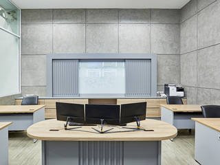 Charoenchai Lab Control, Modernize Design + Turnkey Modernize Design + Turnkey Moderne Arbeitszimmer Holz Holznachbildung