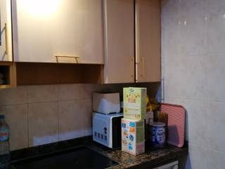 Reforma de una cocina en Barcelona, Home Artesanos Home Artesanos Dapur kecil Kayu Buatan Transparent