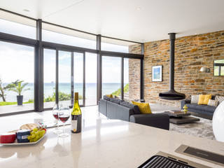 Sustainable Coastal Home in Cornwall, Arco2 Architecture Ltd Arco2 Architecture Ltd Ruang Keluarga Modern