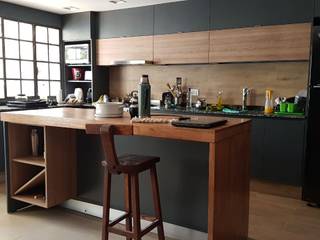 Cocina con Diseño equilibrado, estético Industrial, , MOBILFE MOBILFE Built-in kitchens Solid Wood Grey