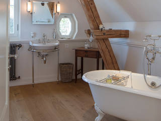 Badezimmer im Retro Stil, Traditional Bathrooms GmbH Traditional Bathrooms GmbH Badezimmer im Landhausstil