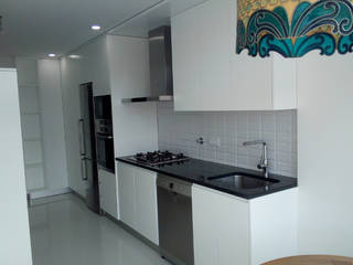 Remodelação de cozinha, Obr&Lar - Remodelação de Interiores Obr&Lar - Remodelação de Interiores ห้องครัวขนาดเล็ก แผ่น MDF