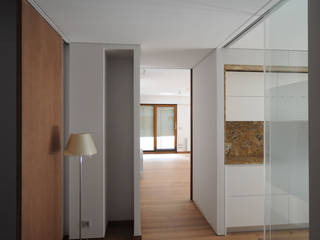 Reforma integral de vivienda, DoA diseño original, arquitectura DoA diseño original, arquitectura Modern corridor, hallway & stairs