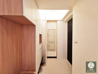 新北市永和區, ISQ 質の木系統家具 ISQ 質の木系統家具 Scandinavian style corridor, hallway& stairs