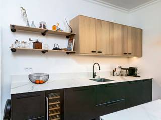 2BHK apartment in Mumbai outskirts, Rebel Designs Rebel Designs Küchenzeile Holznachbildung