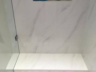 SUSTITUCION DE BAÑERA POR PLATO DE DUCHA EN 24 HORAS , Refovert S.L. Refovert S.L. Modern style bathrooms Tiles White